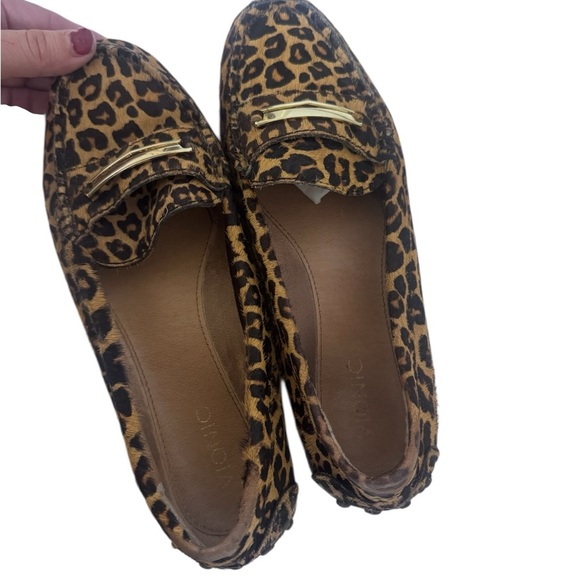 Vionic Leopard Pattern Flats - Picture 8 of 8